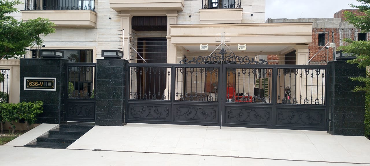 Phase 8 House for Sale – Corner House in the Best Location